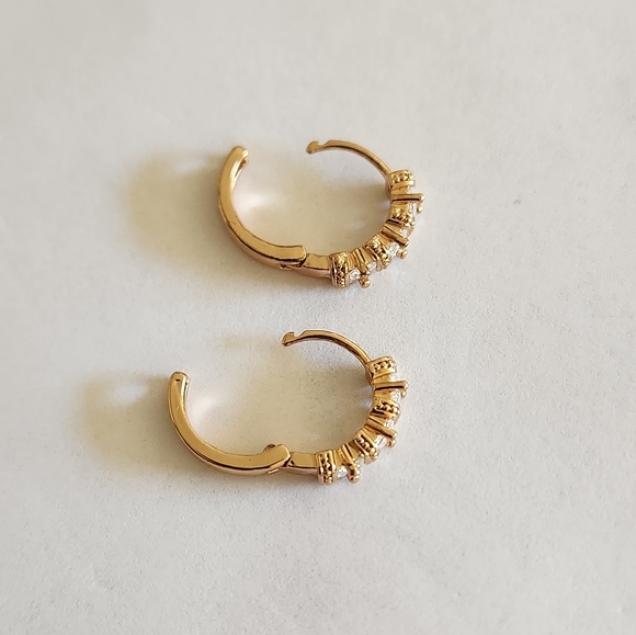 New 18K Gold Plated Princess Cut Diamond Huggie Hoop Earrings for Women - Picture 7 of 9